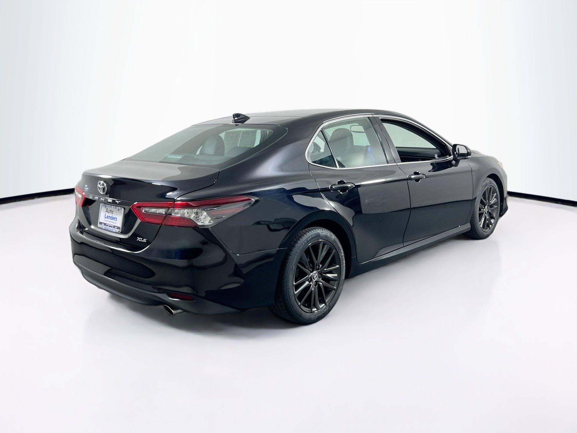 Used 2021 Toyota Camry XLE w/ Navigation Package image 5