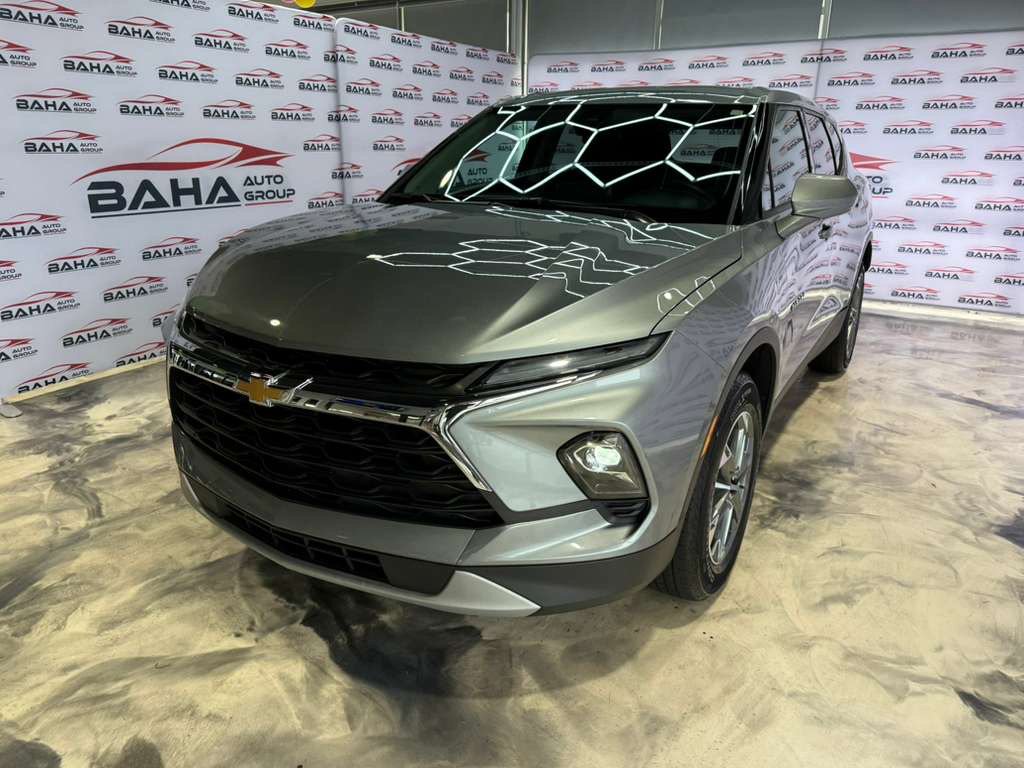 Used 2025 Chevrolet Blazer LT AWD/4WD image 2