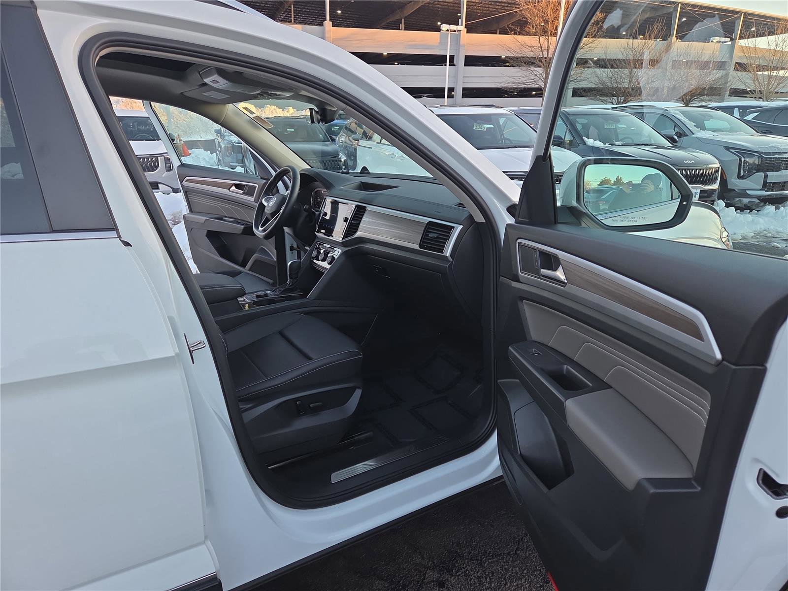 Certified 2023 Volkswagen Atlas SEL image 28