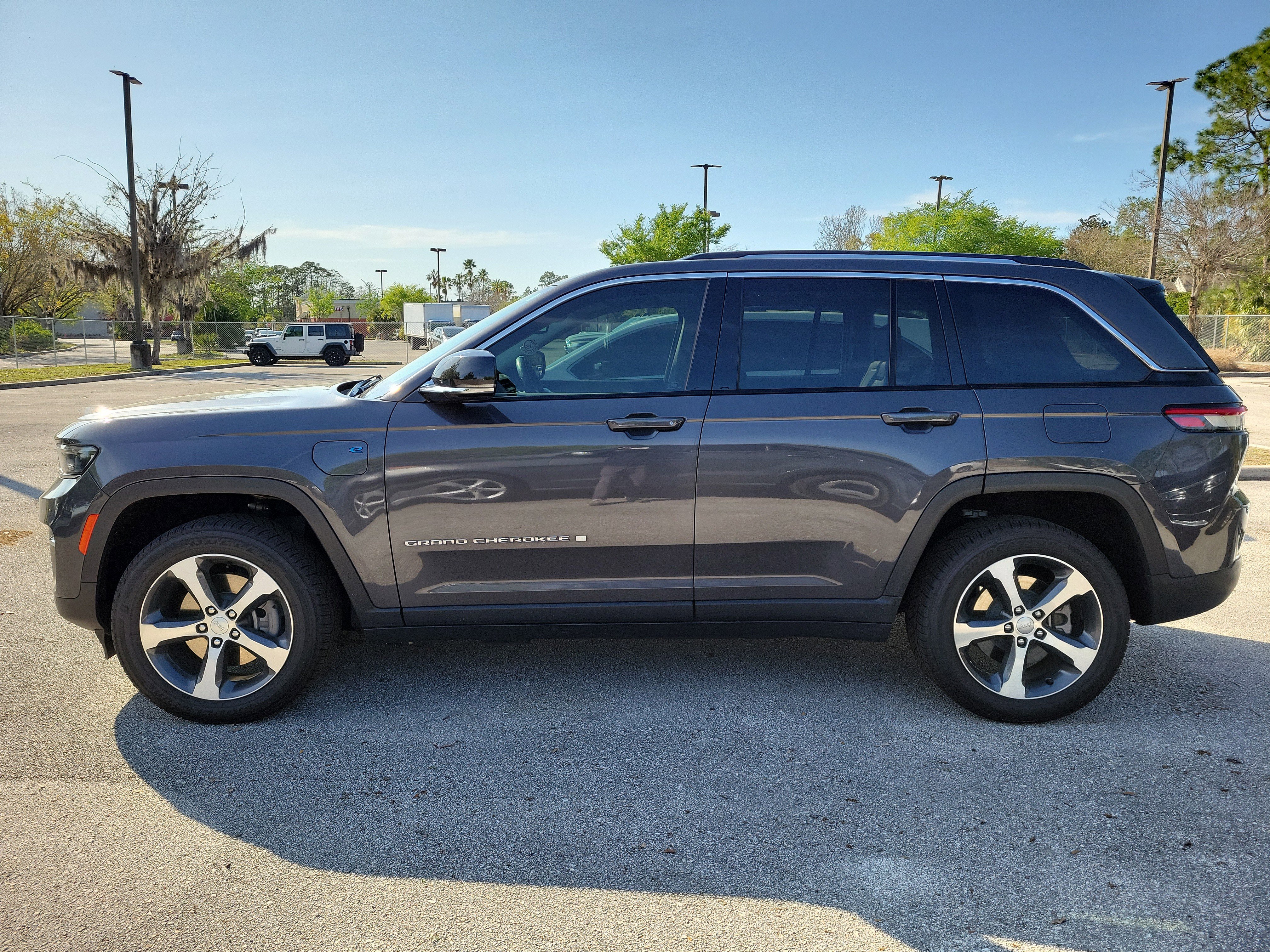 Used 2022 Jeep Grand Cherokee Limited 4xe image 4
