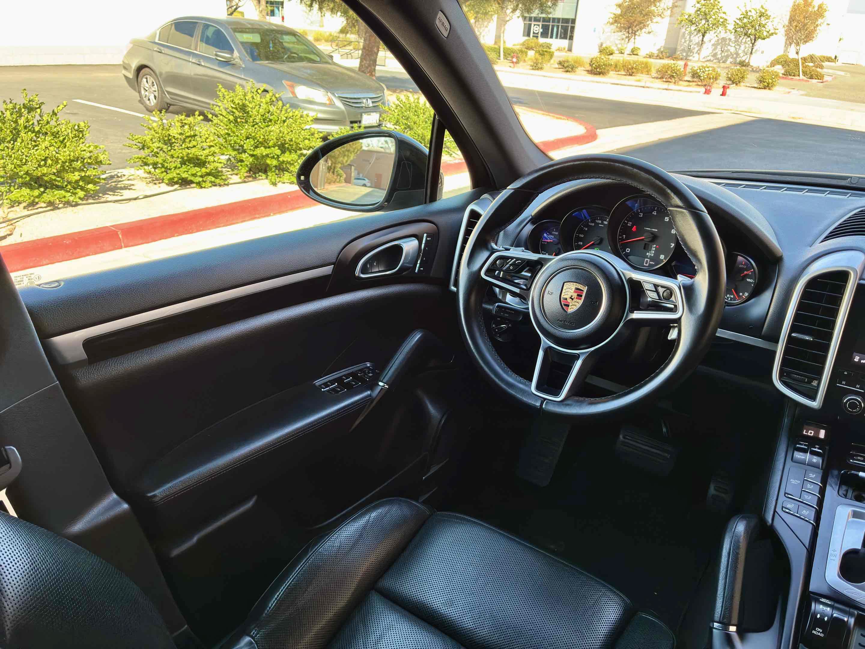 Used 2017 Porsche Cayenne AWD/4WD image 17