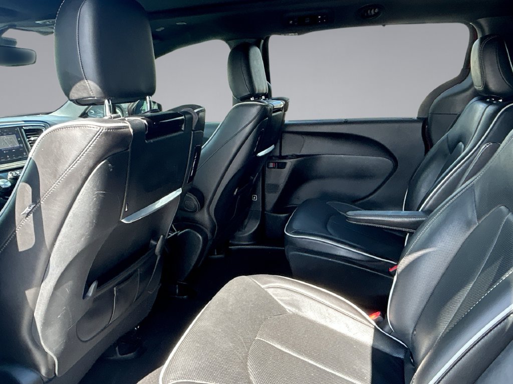 Used 2020 Chrysler Pacifica Limited FWD image 15
