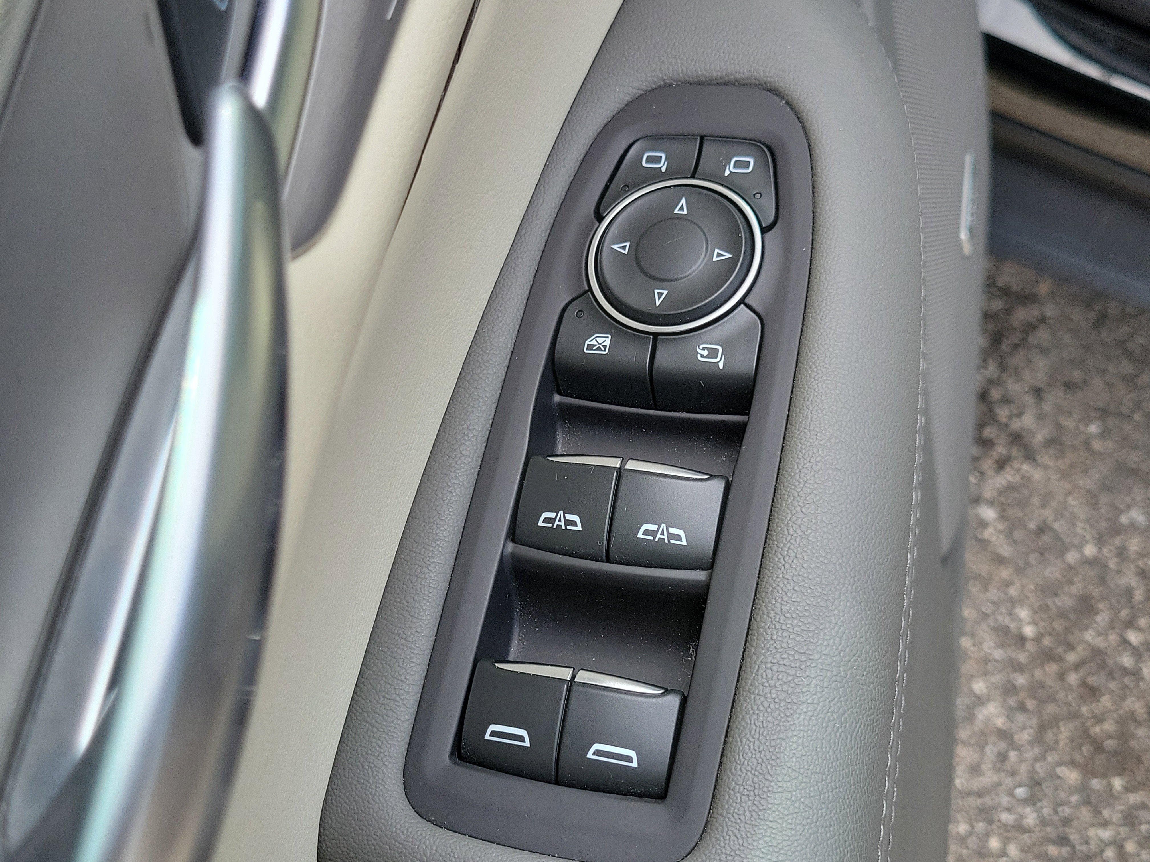 Used 2022 Cadillac XT5 Premium Luxury w/ Technology Package AWD/4WD image 6