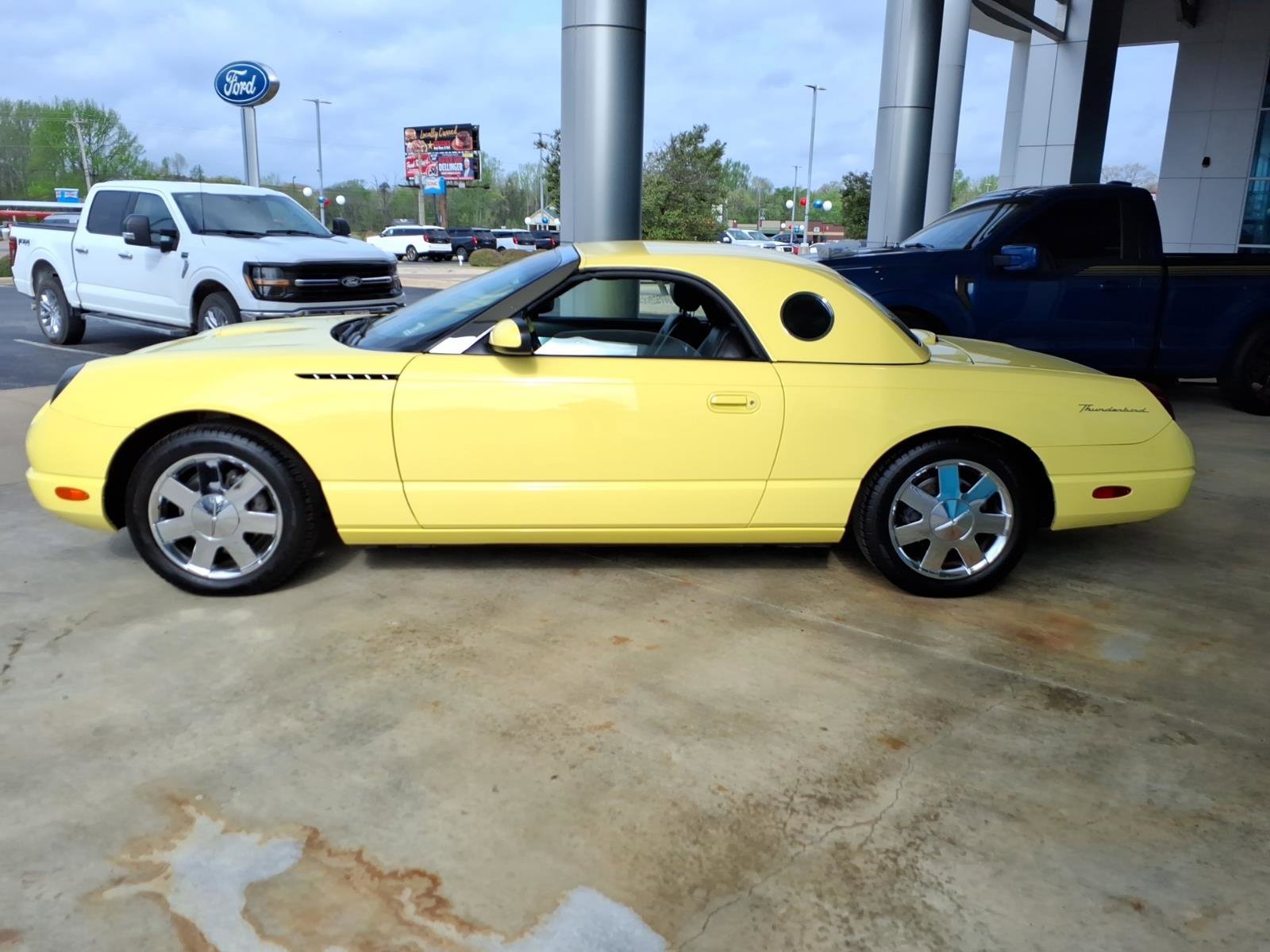 Used 2002 Ford Thunderbird Deluxe image 3