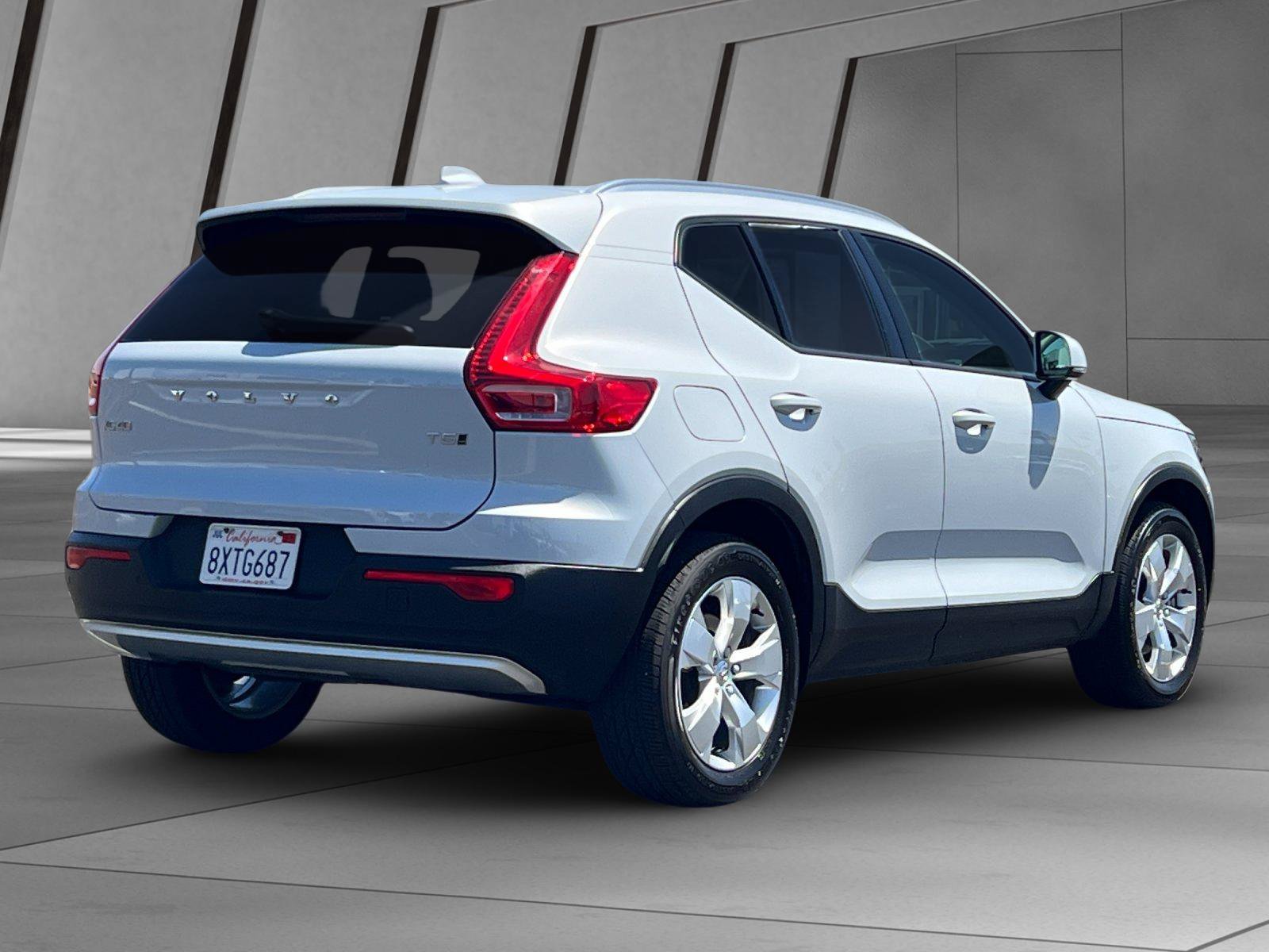 Used 2021 Volvo XC40 T5 Momentum AWD/4WD image 4