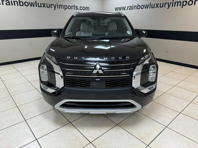 Used 2024 Mitsubishi Outlander 4WD Plug-In Hybrid image 2