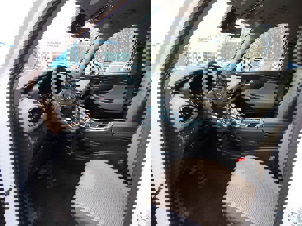 Used 2022 Hyundai Santa Fe SE image 2