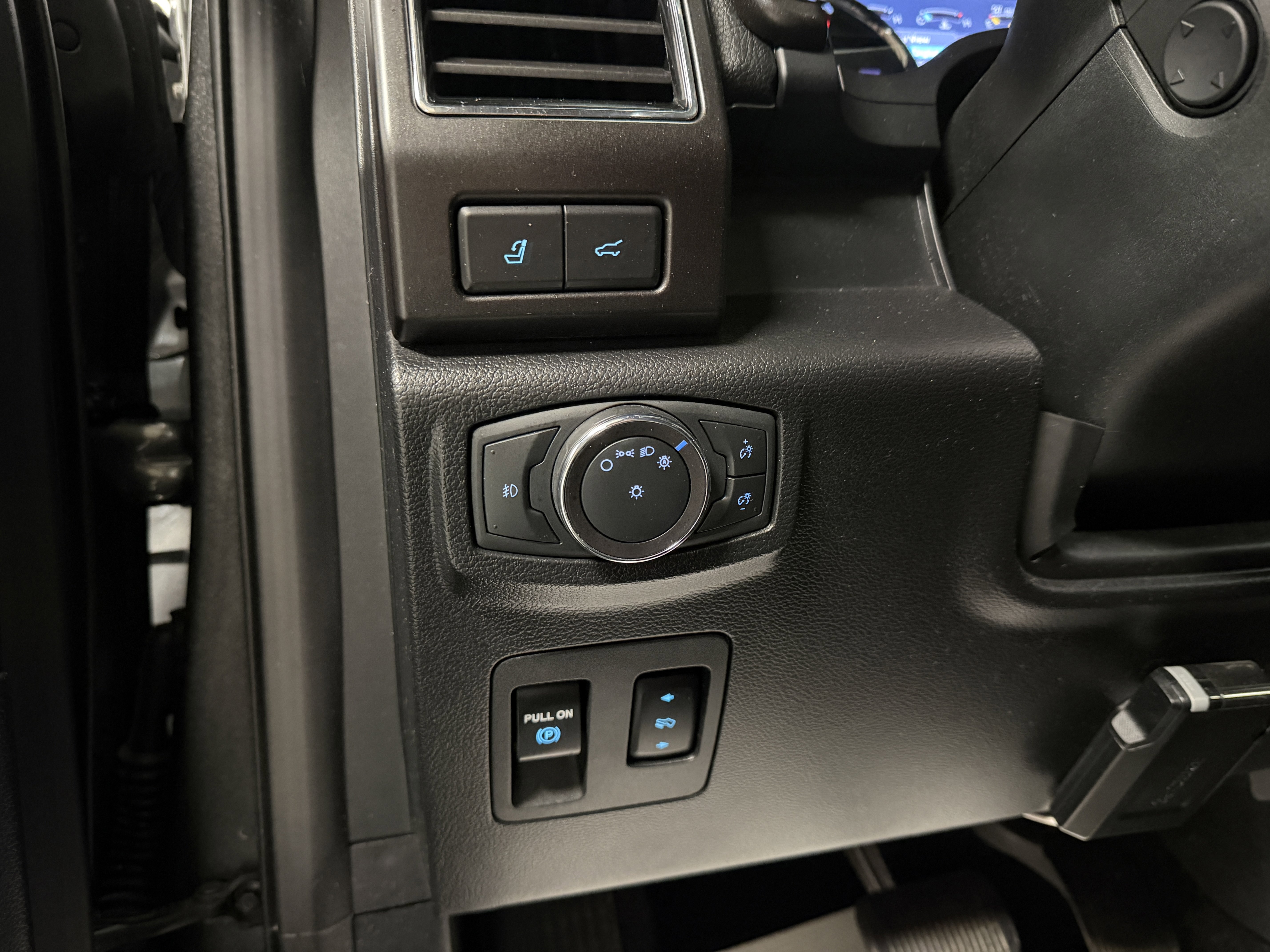 Used 2019 Ford Expedition Limited w/ Equipment Group 302A image 18