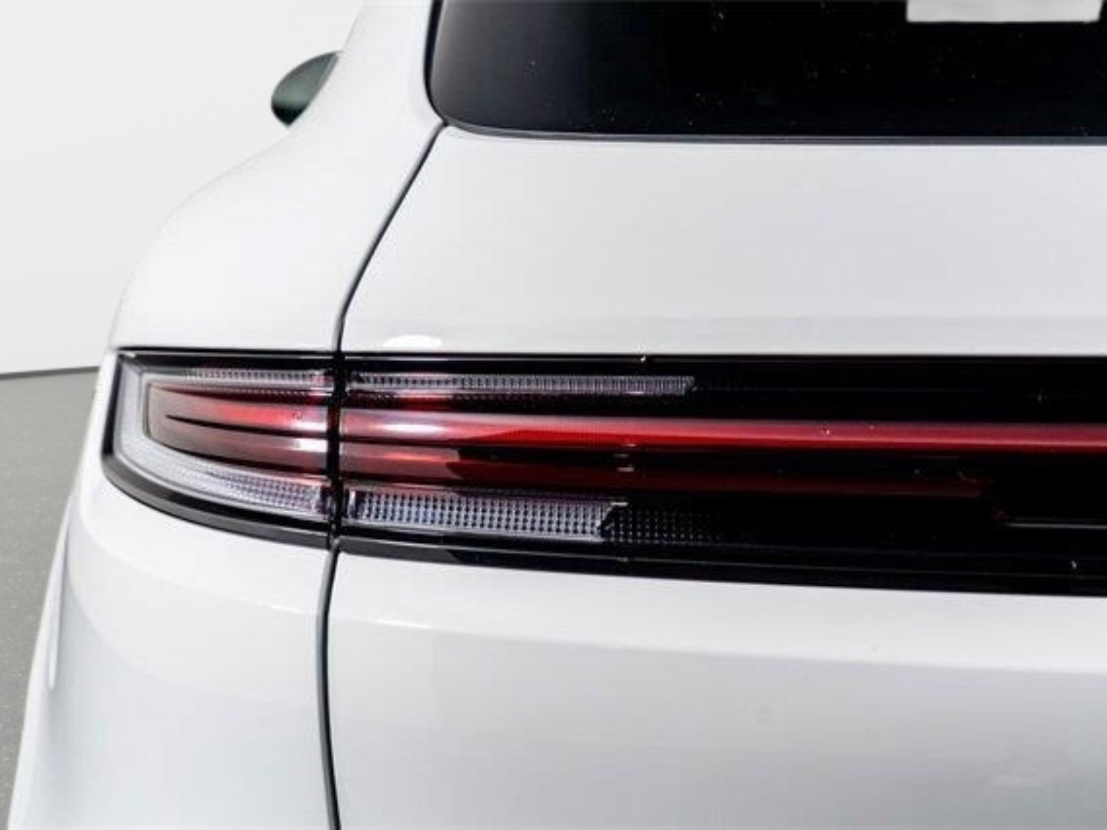 Used 2025 Porsche Cayenne image 40