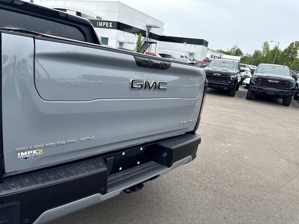 Used 2025 GMC Sierra EV Denali AWD/4WD image 32