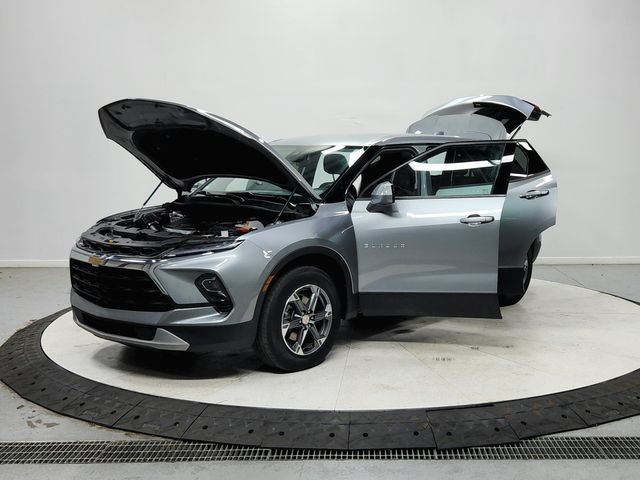 Used 2025 Chevrolet Blazer LT FWD image 12
