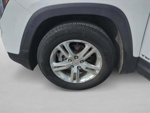 Used 2023 GMC Terrain SLE w/ Driver Convenience Package image 23