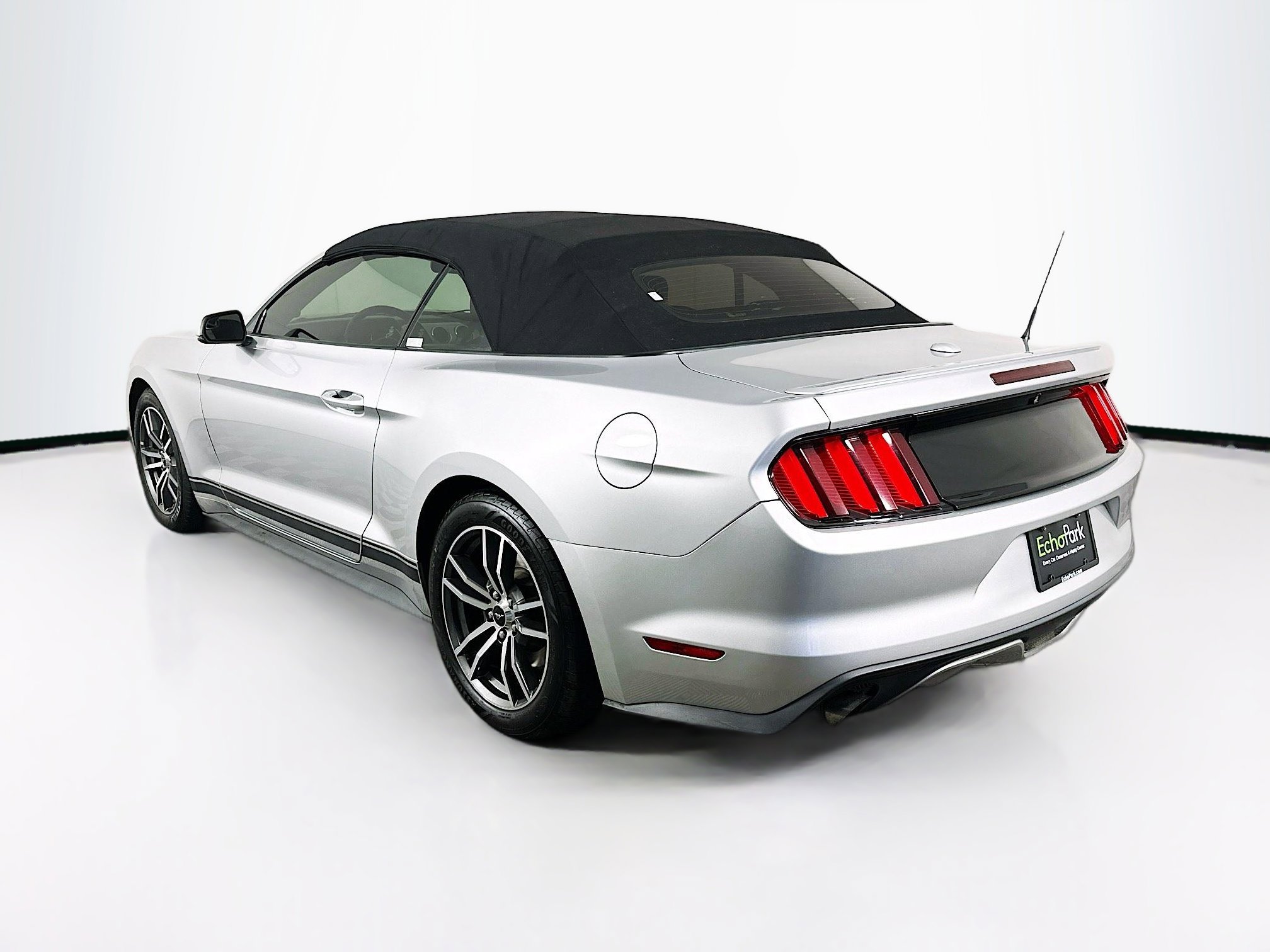 Used 2016 Ford Mustang Premium image 5