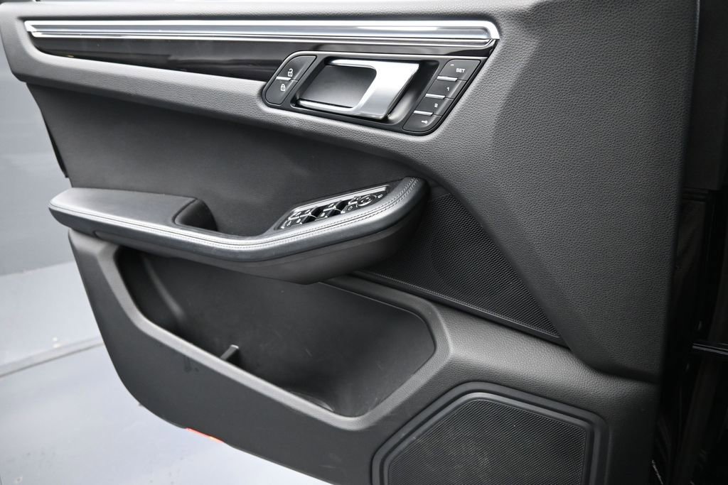 Certified 2023 Porsche Macan Turbo AWD/4WD image 24