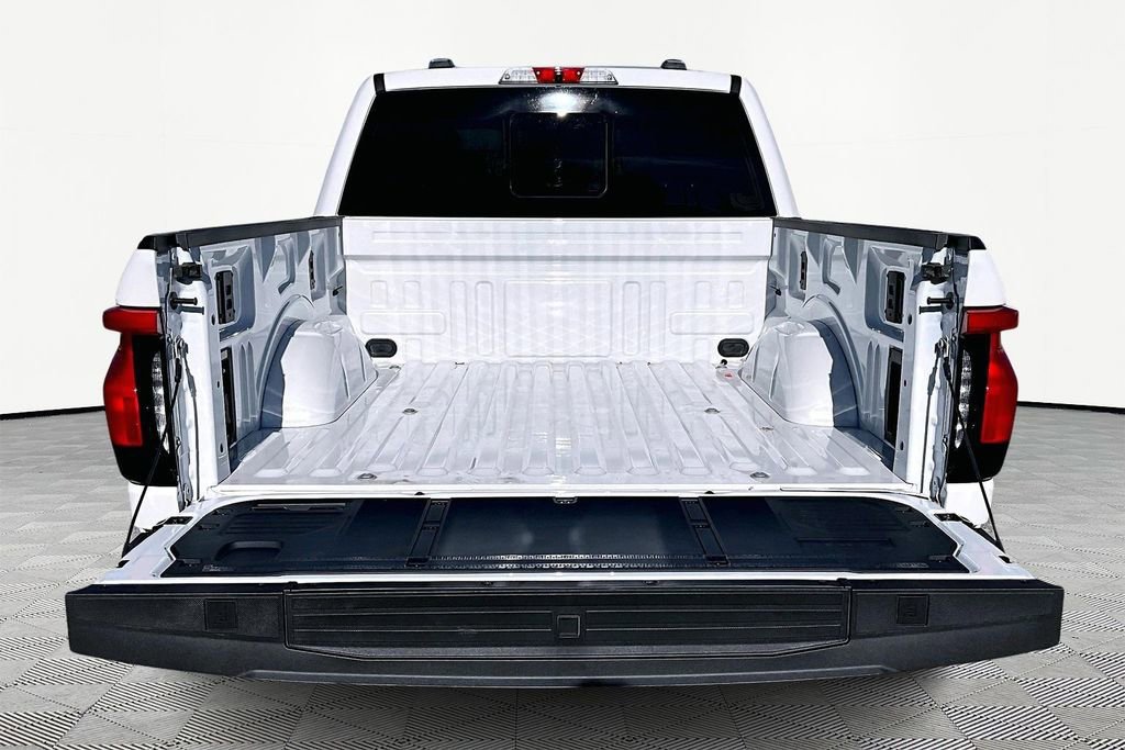 Used 2025 Ford F150 Lightning Platinum image 18