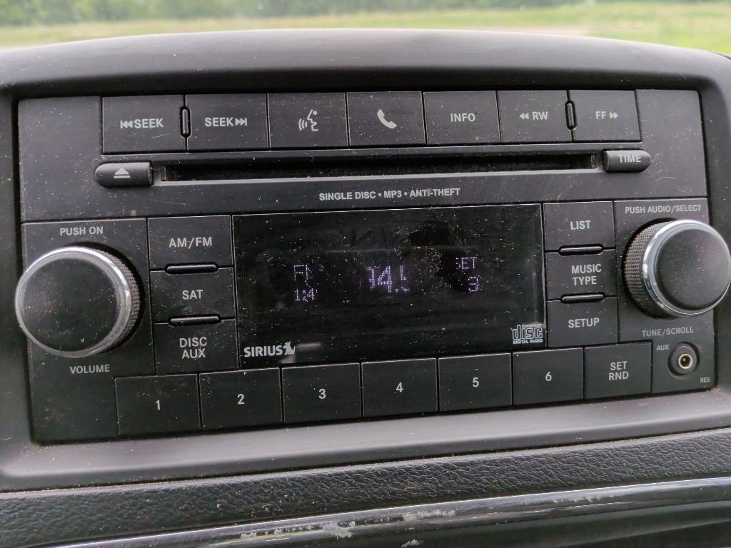 Used 2015 Dodge Grand Caravan American Value Package w/ UConnect Hands-Free Group FWD image 7