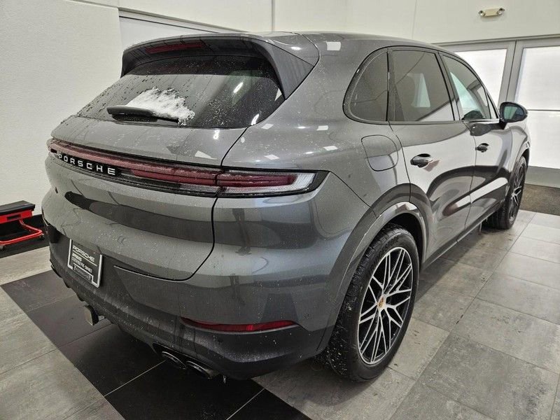 Certified 2025 Porsche Cayenne image 7
