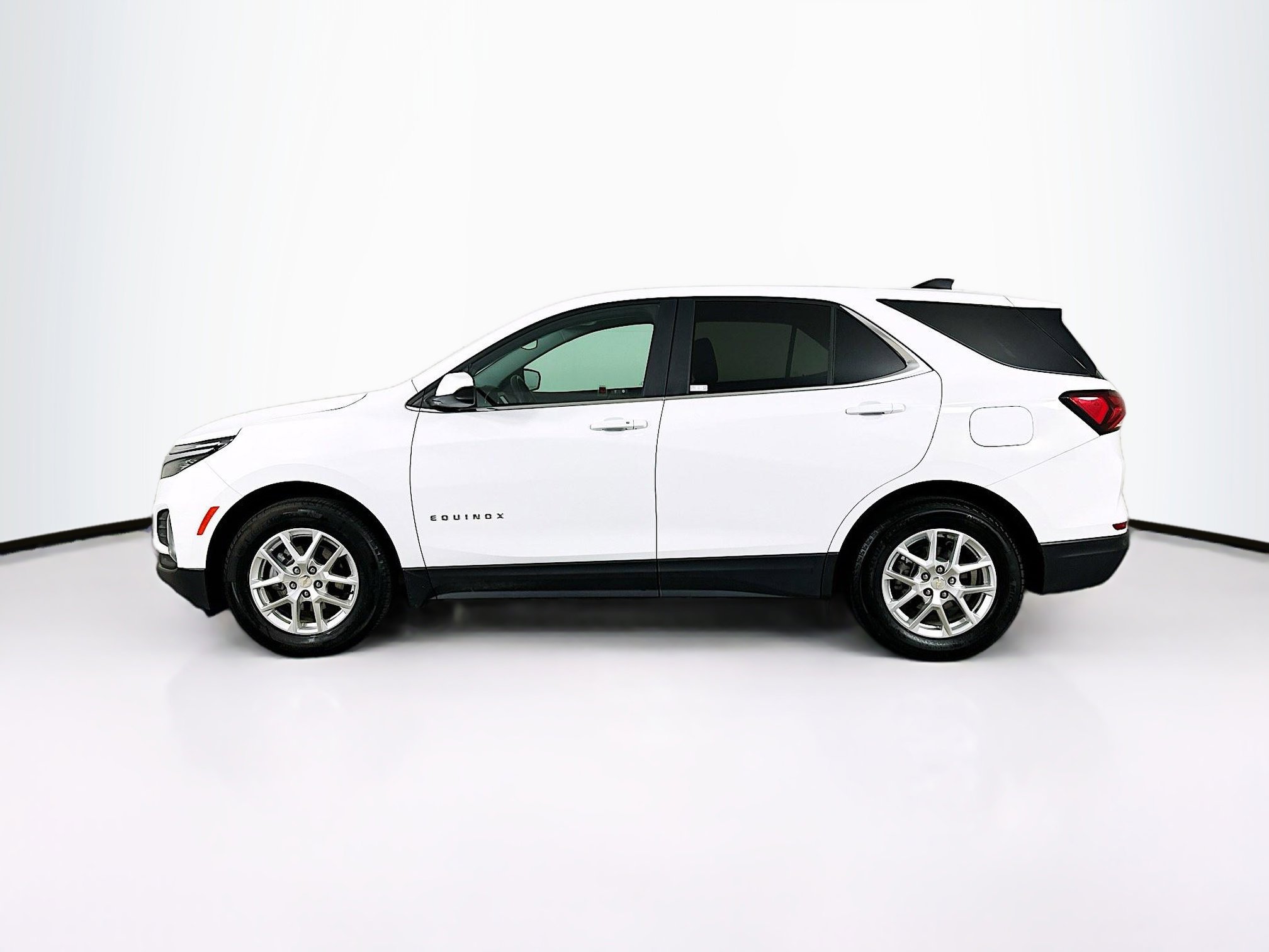 Used 2024 Chevrolet Equinox LT FWD image 4