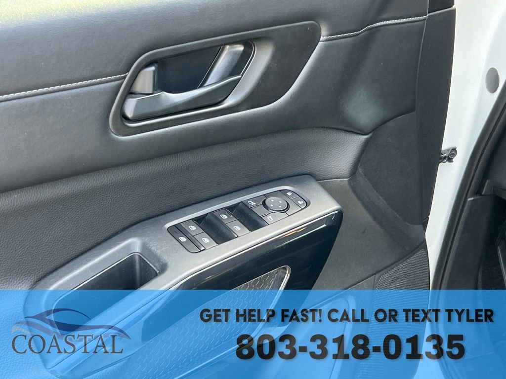 Used 2024 Nissan Pathfinder SV image 7