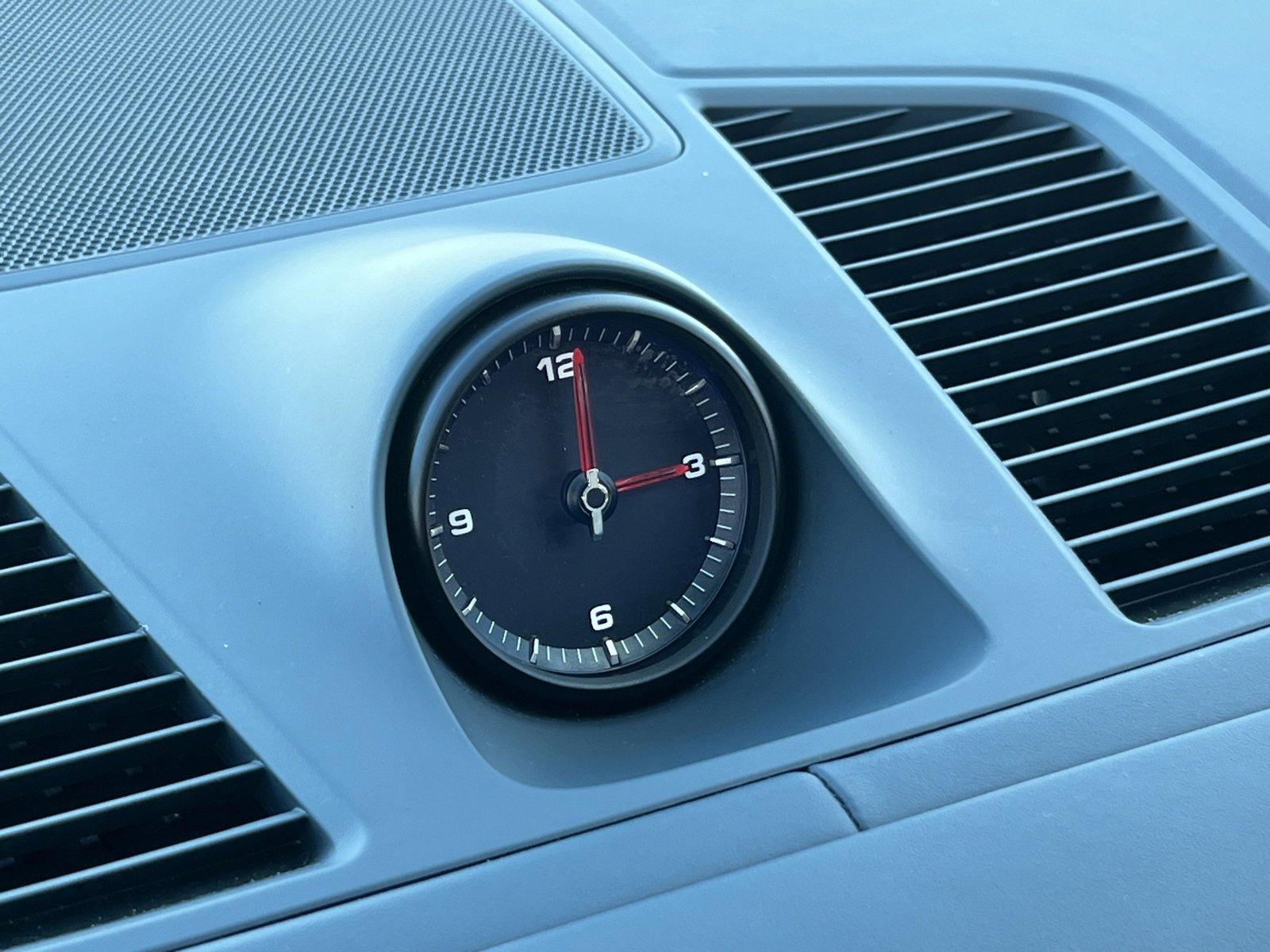 Certified 2022 Porsche Cayenne Platinum Edition image 25