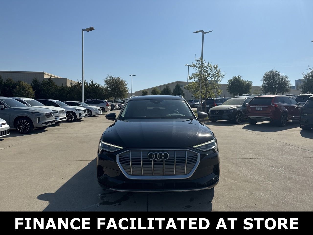 Used 2019 Audi e-tron Prestige w/ Prestige Package image 2