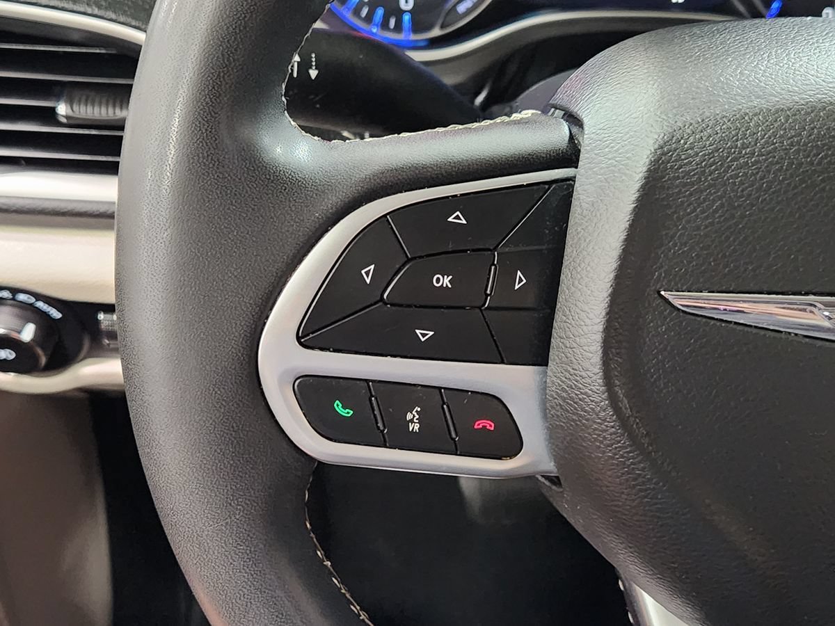 Used 2022 Chrysler Pacifica Touring-L w/ Uconnect Theater Family Group AWD/4WD image 49