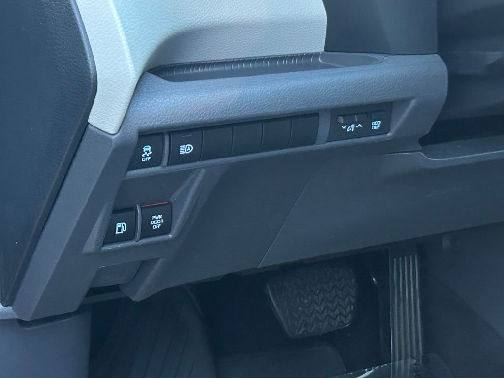 Used 2024 Toyota Sienna XLE image 35