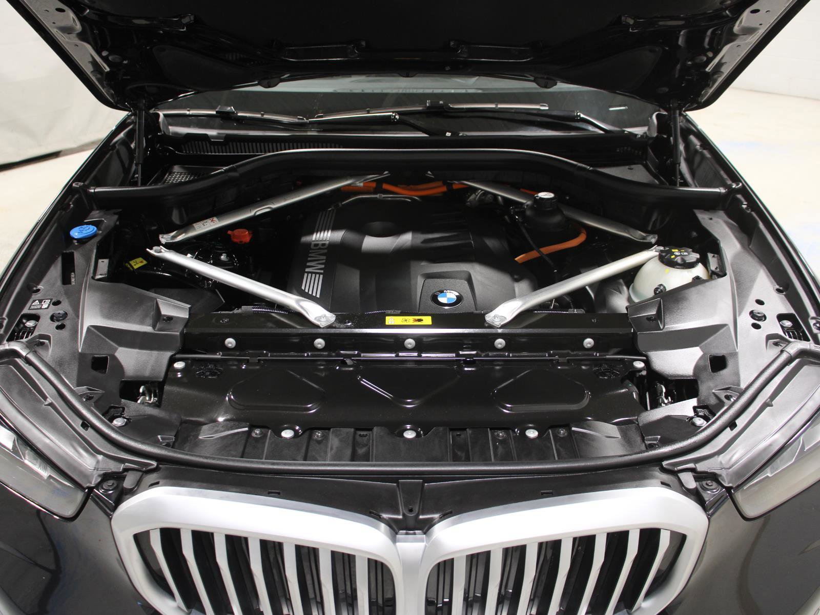 Certified 2025 BMW X5 xDrive50e w/ Parking Assistance Package image 28