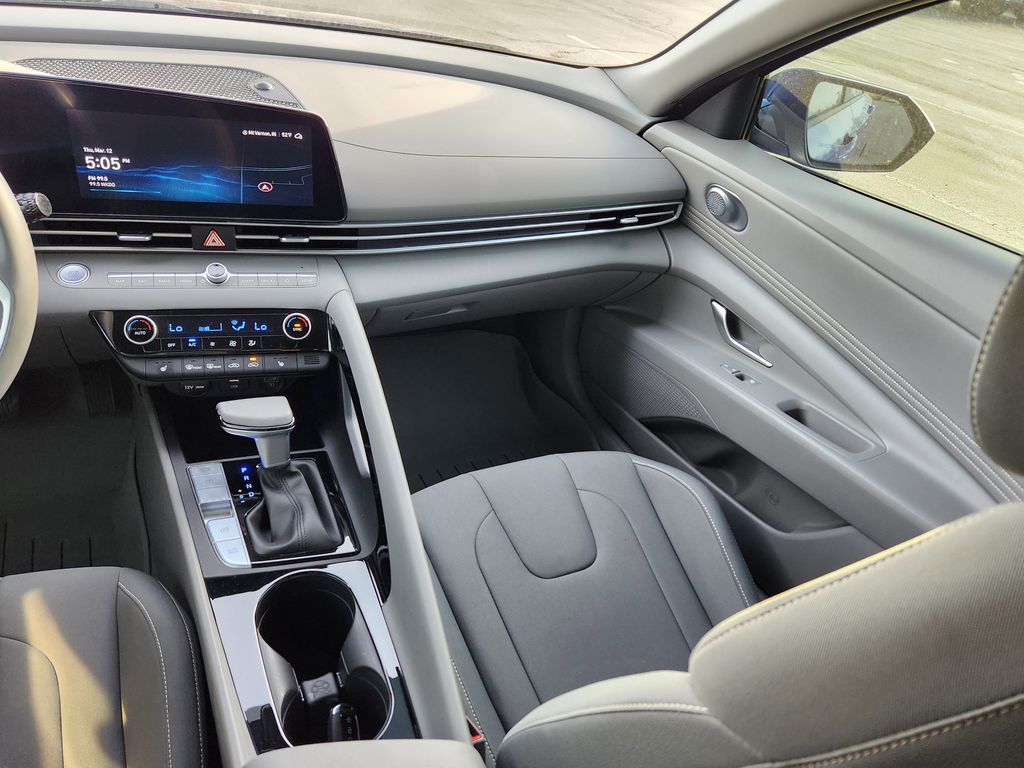 Used 2023 Hyundai Elantra SEL w/ Convenience Package image 16