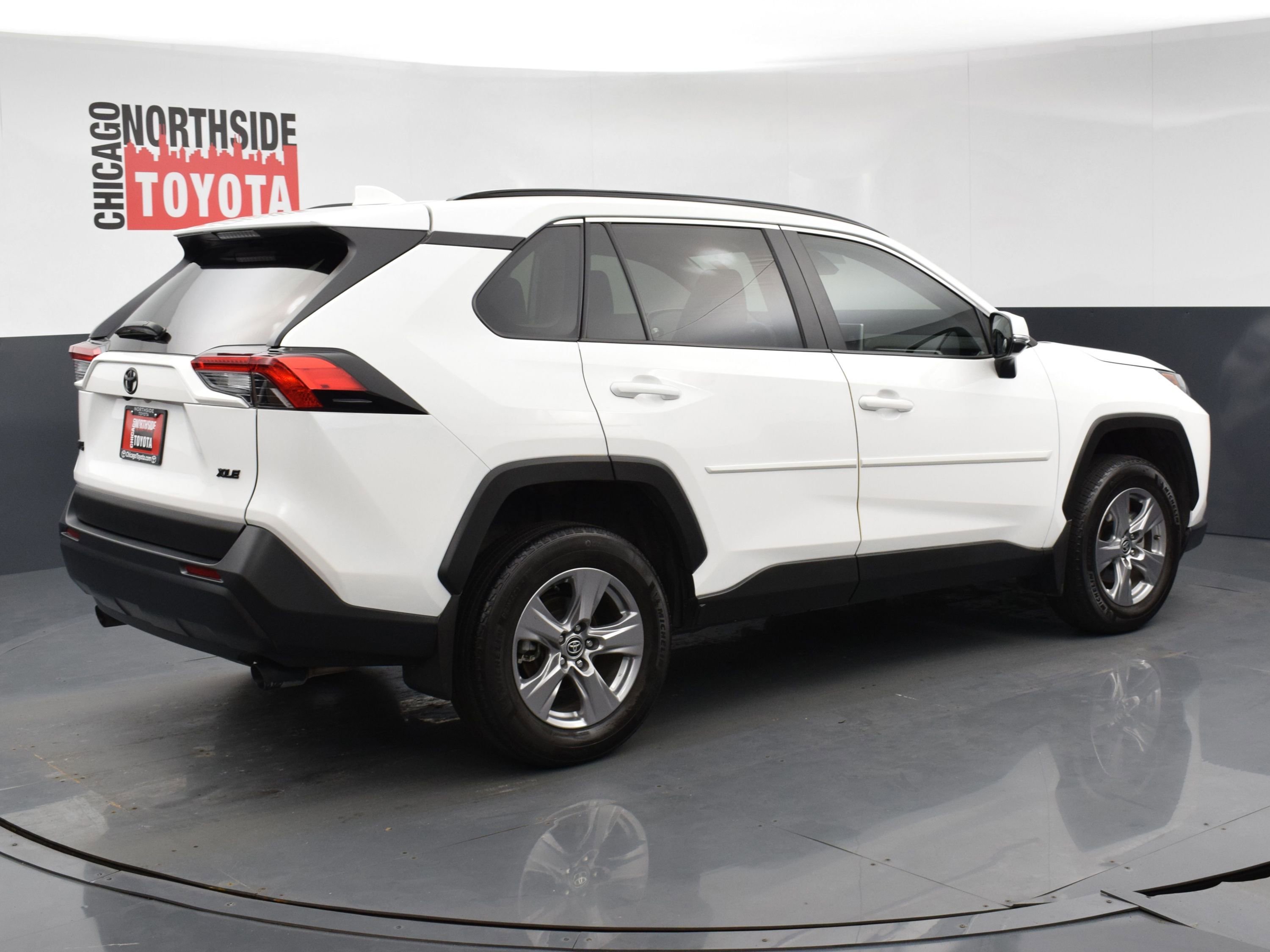 Used 2024 Toyota RAV4 XLE FWD image 4