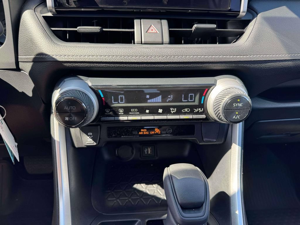Used 2023 Toyota RAV4 LE AWD/4WD image 31