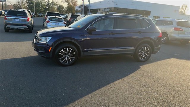 Used 2021 Volkswagen Tiguan SE w/ Panoramic Sunroof Package image 5