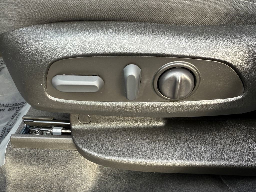 Used 2023 Chevrolet Traverse LT image 26