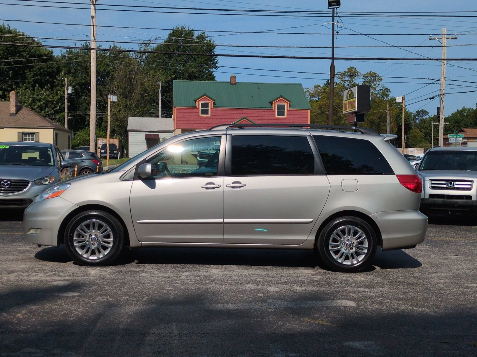 Used 2009 Toyota Sienna FWD image 3