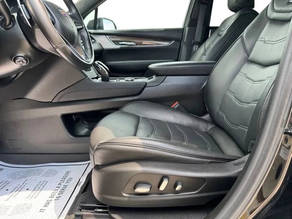 Used 2024 Cadillac XT6 Sport w/ Platinum Package AWD/4WD image 9