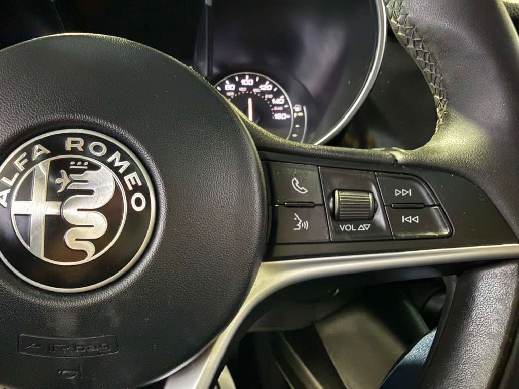 Used 2017 Alfa Romeo Giulia RWD image 11