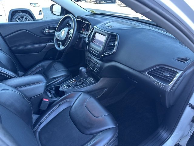 Used 2019 Jeep Cherokee Latitude Plus w/ Comfort/Convenience Group image 7