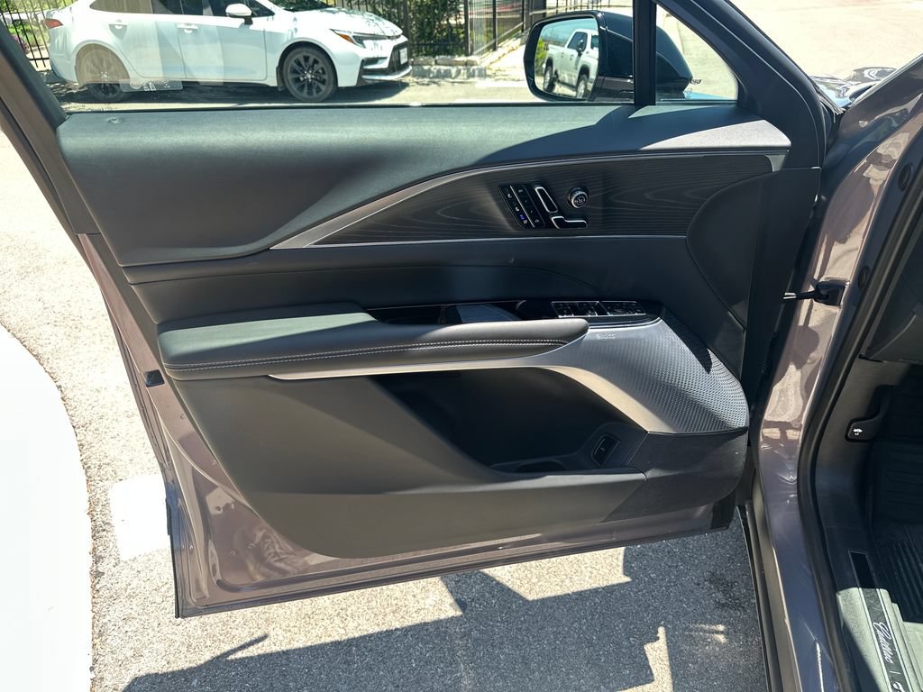 Certified 2025 Cadillac Lyriq Luxury w/ LPO, Floor Liner Package AWD/4WD image 20
