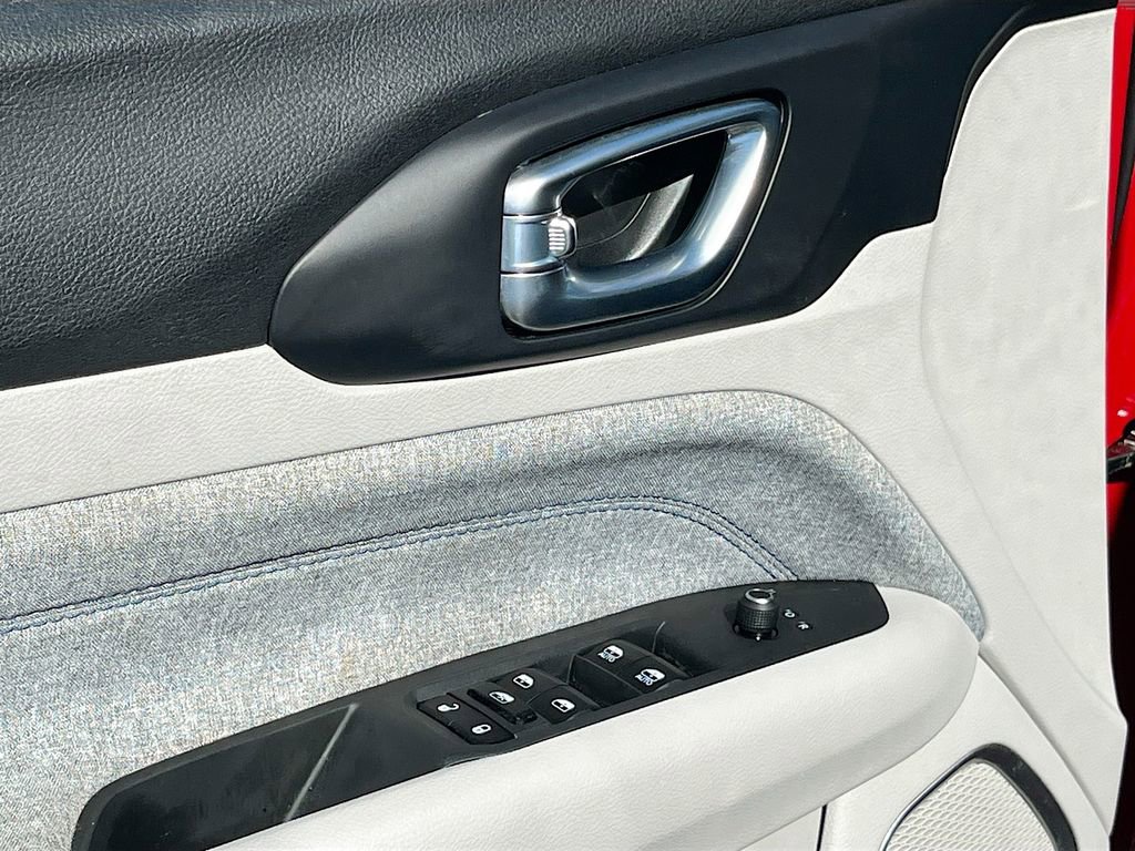 Certified 2023 Jeep Compass Latitude w/ Convenience Group image 17