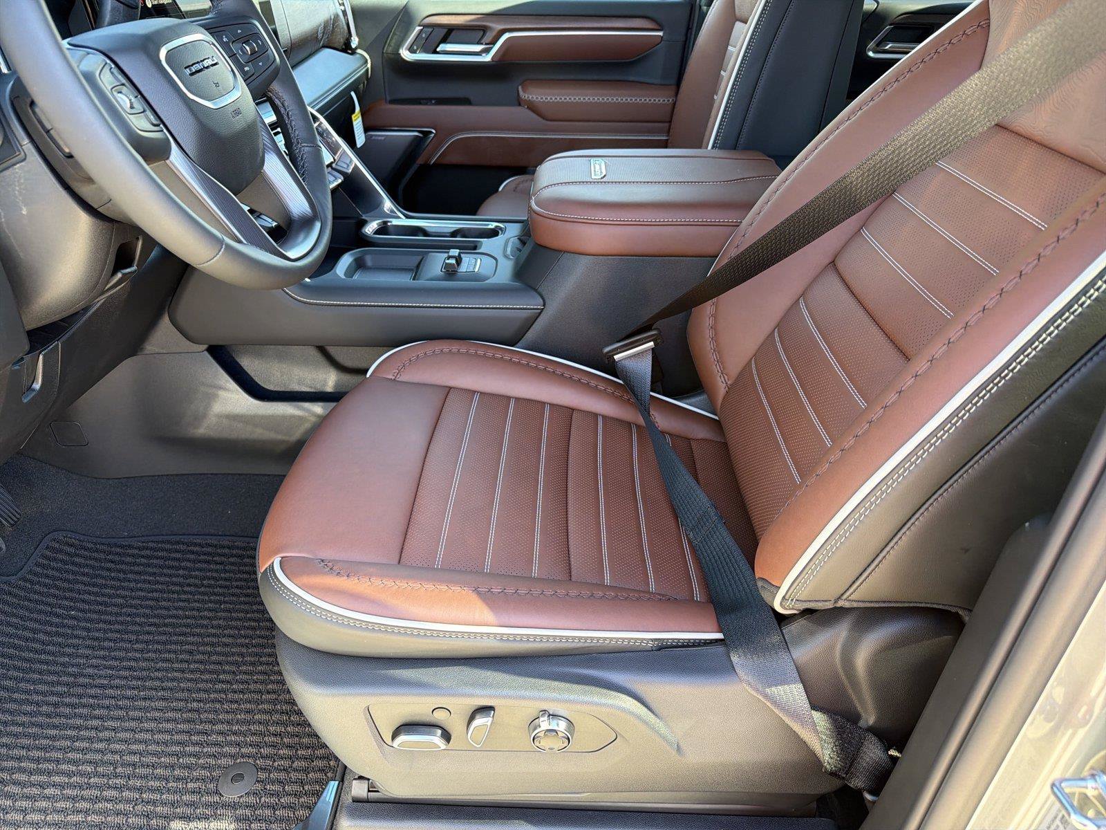 New 2026 GMC Sierra 3500 Denali Ultimate AWD/4WD image 7