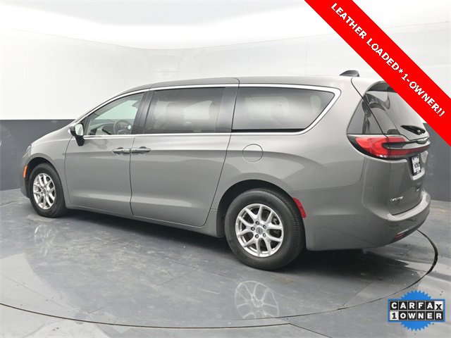 Used 2023 Chrysler Pacifica Touring-L image 3