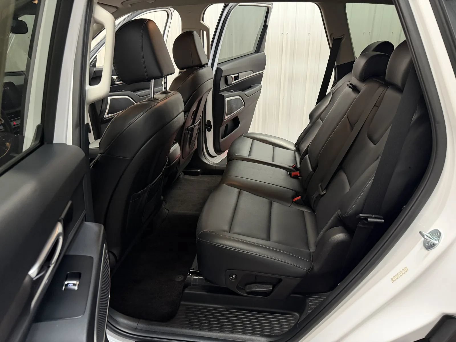 Used 2024 Kia Telluride LX FWD image 34