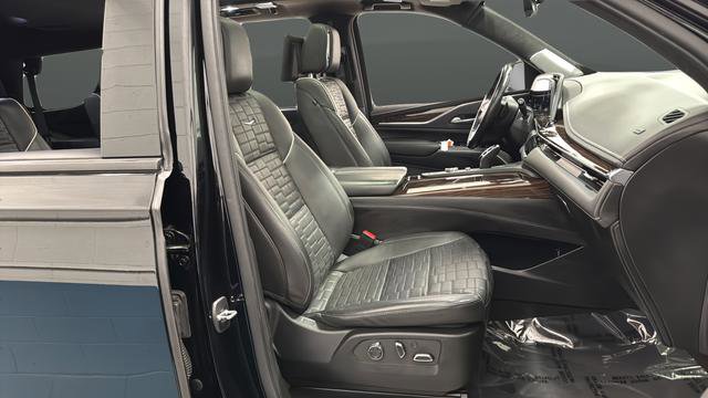 Used 2022 Cadillac Escalade Sport Platinum w/ LPO, ONYX Package AWD/4WD image 23