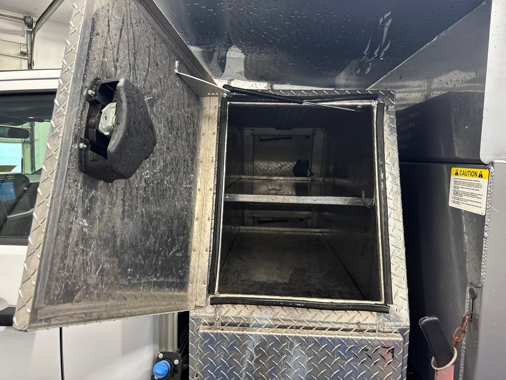 Used 2023 Ford F550 4x4 Regular Cab Super Duty image 31