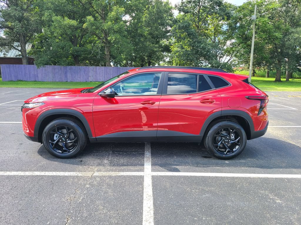 New 2026 Chevrolet Trax LT w/ Midnight Edition FWD image 4