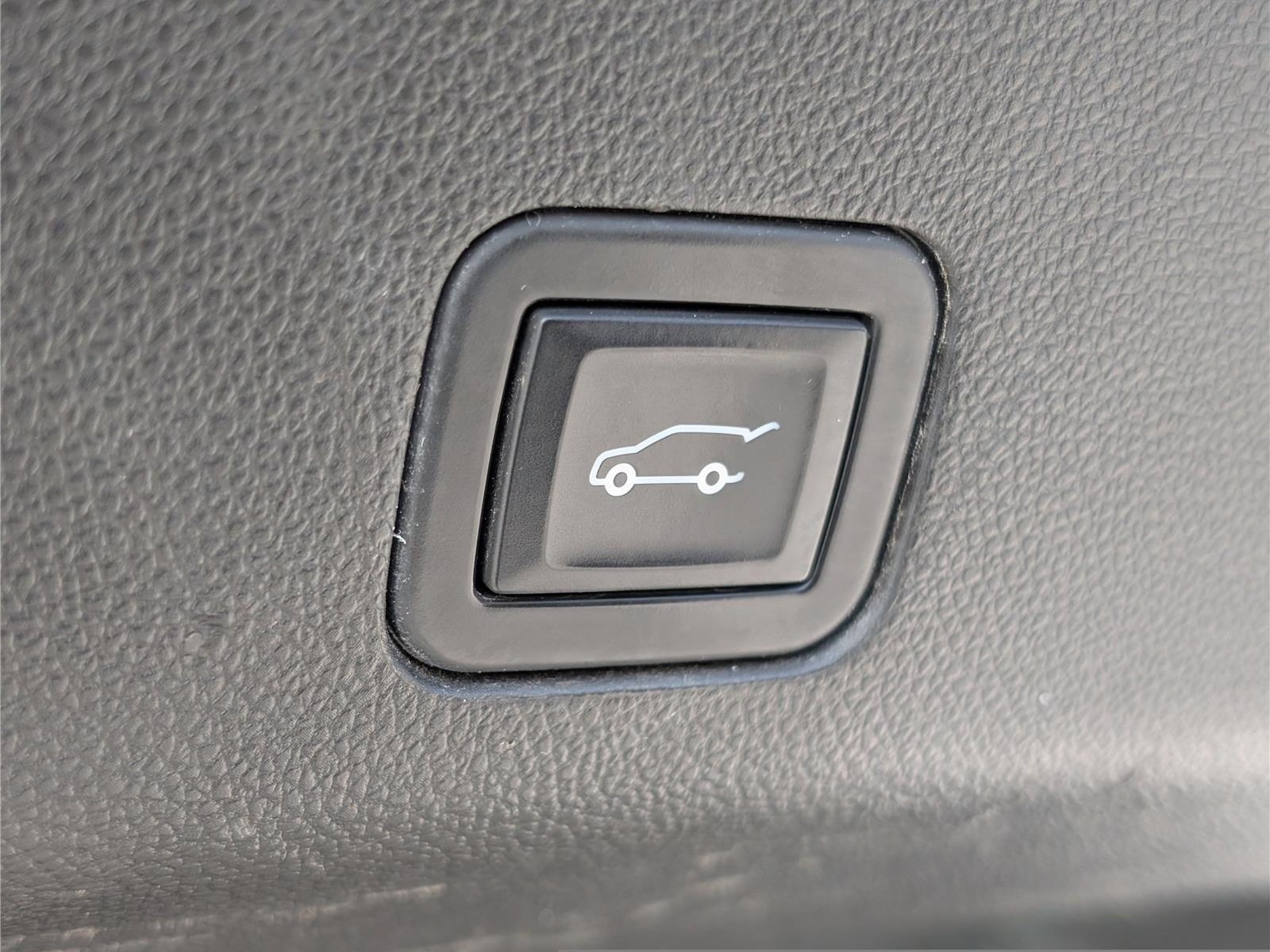 Used 2023 Chevrolet Suburban High Country w/ Advanced Technology Package AWD/4WD image 16
