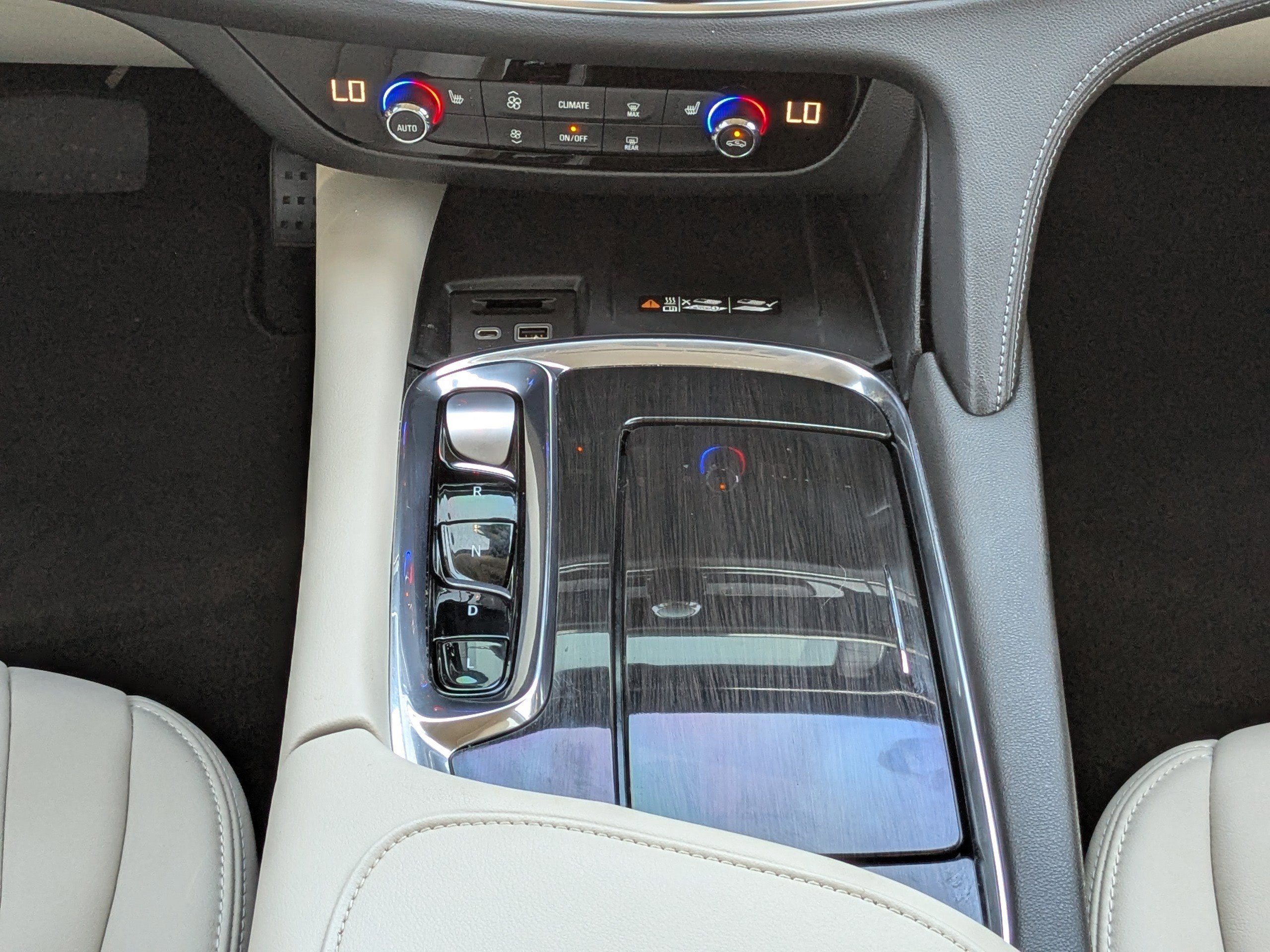 Used 2023 Buick Enclave Essence w/ Experience Buick Package image 21