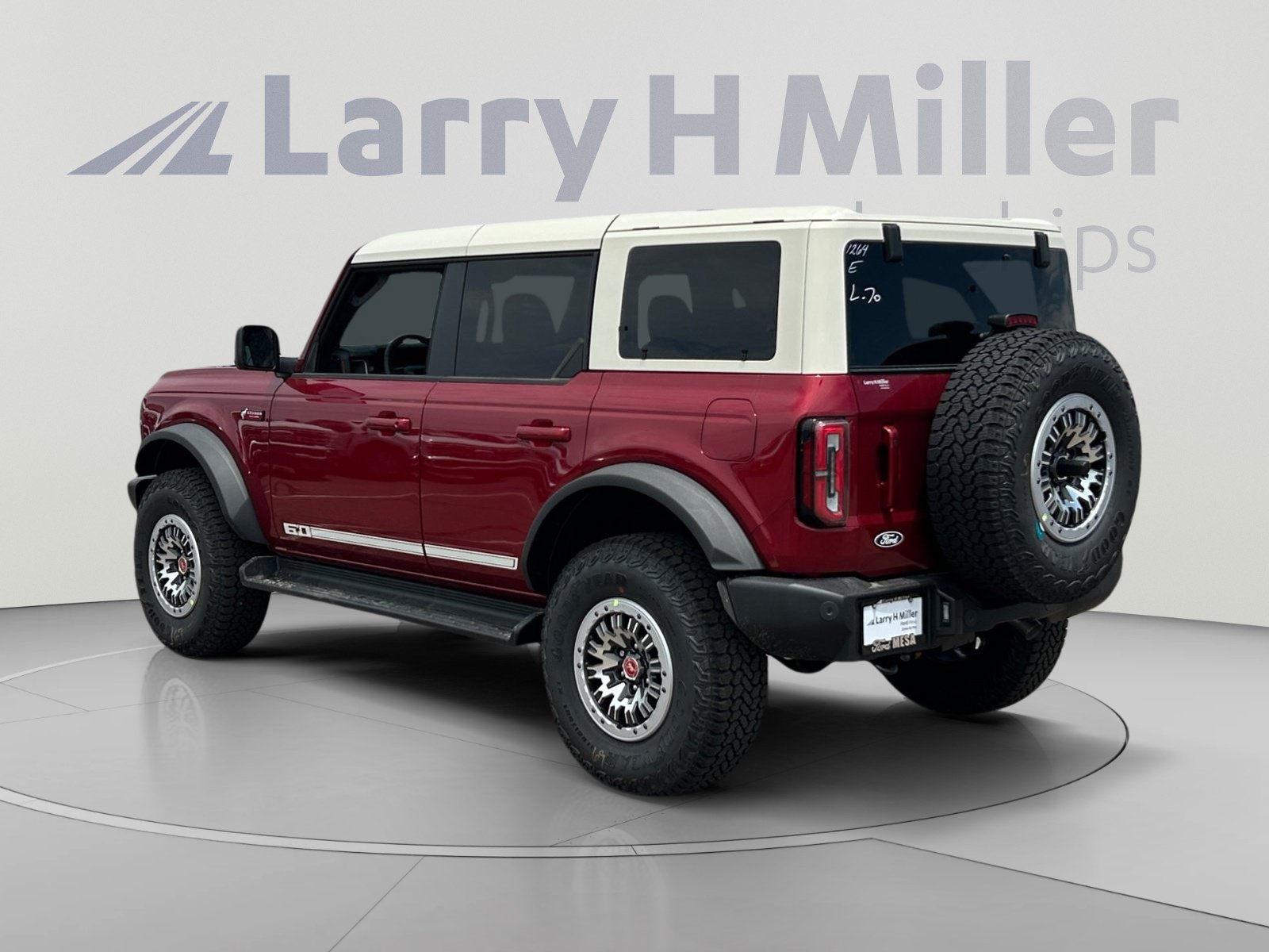 New 2026 Ford Bronco Outer Banks w/ Sasquatch Package AWD/4WD image 3