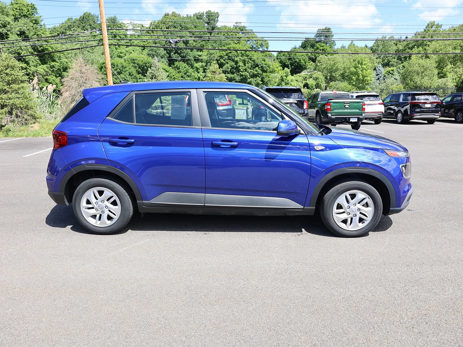 Used 2023 Hyundai Venue SE FWD image 8