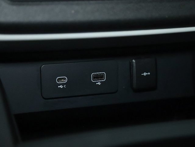 Certified 2023 Land Rover Defender 130 SE AWD/4WD image 29